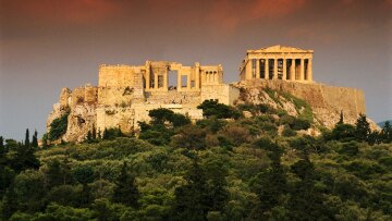 Μενδώνη: Δεν καταρρέει η Ακρόπολη