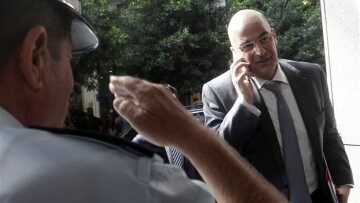 Σε εξέλιξη η σύσκεψη Τρόικας-Δένδια-Βρούτση για τα «κόκκινα δάνεια