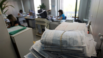 Άρον-άρον ρύθμιση με έως 100 δόσεις για να σταματήσουν οι κατασχέσεις