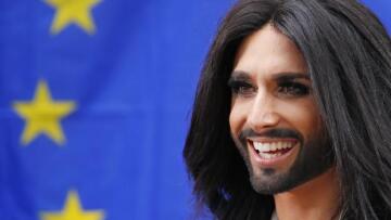 Δείτε την Κοντσίτα με λευκό ταγιέρ στο Ευρωκοινοβούλιο 