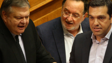 Τσίπρας: Ο χρόνος σας τελειώνει σε τέσσερις μήνες - Βενιζέλος: Εκβιάζετε συνειδήσεις