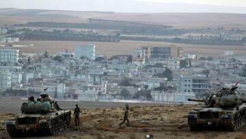 Οι κούρδοι απώθησαν επτά επιθέσεις μαχητών του ΙΚ εναντίον της πόλης Κομπάνι   