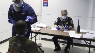 ΗΠΑ: Σε καραντίνα όλα τα άτομα «υψηλού κινδύνου» για τον Έμπολα