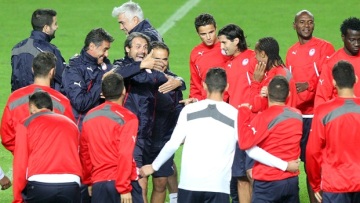 Μικροεκπλήξεις στην αποστολή του Ολυμπιακού για το ντέρμπι