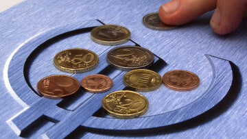 ΕE: Προειδοποιεί τη Βρετανία με επιβολή προστίμου αν δεν συνεισφέρει στον προϋπολογισμό