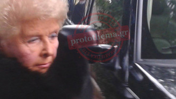 Συντετριμμένη η Βέφα Αλεξιάδου στην κηδεία της κόρης της 