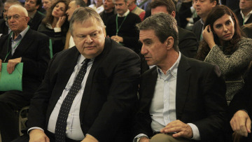 Βενιζέλος: Κάποιοι νομίζουν ότι θα ευνοηθούν, αν αποσταθεροποιήσουν τη χώρα