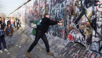 Μέρκελ: Θαρραλέοι οι διαδηλωτές που έριξαν το Τείχος