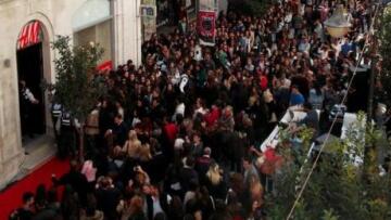 Φωτογραφία: Ουρές έξω από νέο πολυκατάστημα ρούχων στην Πάτρα