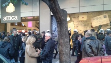 Θεσσαλονίκη: Διαδηλωτές εμπόδισαν πολίτες να μπουν στα καταστήματα