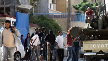Λιβύη: Σφοδρές μάχες στη Βεγγάζη - Φεύγουν μαζικά για να σωθούν οι κάτοικοι
