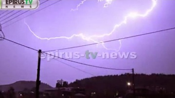 Βίντεο: Η νύχτα... μέρα από τους κεραυνούς στα Γιάννενα