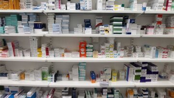 Συναγερμός για τις ελλείψεις φαρμάκων από τους φαρμακοποιούς