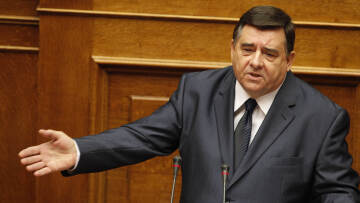 Καρατζαφέρης: Δεν παραιτούμαι από την ηγεσία του ΛΑΟΣ