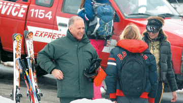 Έφοδος των εισαγγελέων στο σπίτι και το γραφείο του Θωμά Λιακουνάκου