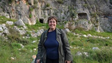 Όλγα Παλαγγιά: «Σε κοινό θνητό ανήκει ο σκελετός της Αμφίπολης»