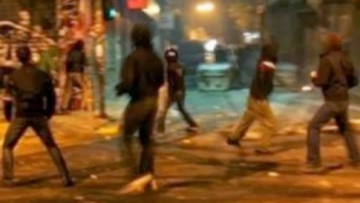 Επεισόδια μεταξύ διαδηλωτών και αστυνομικών στο κέντρο του Βόλου