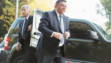 Καρατζαφέρης: 6,6 εκατ. δολάρια μετρητά, 20 εκατ. ευρώ σε ακίνητα