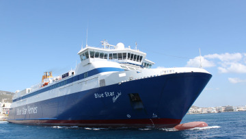 Βίντεο: Το «αντίο» του Blue Star Ithaki στο λιμάνι του Πειραιά