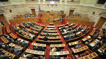 Ποιος προϋπολογισμός; Τρόικα, προεδρολογία και Ρωμανός μονοπωλούν το ενδιαφέρον της Βουλής