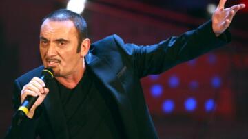 Βίντεο - σοκ: Ο Ιταλός τραγουδιστής πεθαίνει πάνω στη σκηνή