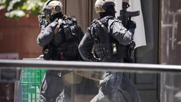 Θρίλερ ομηρίας στο Σίδνεϊ: Λεπτό προς λεπτό όλα όσα εκτυλίχτηκαν στο καφέ Lindt 