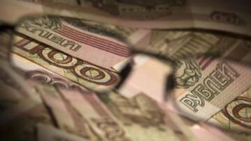 Με μαύρο χιούμορ αντιδρούν οι Ρώσοι στην υποτίμηση του ρουβλιού 