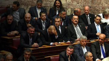 Στη Βουλή οι προφυλακισμένοι βουλευτές της ΧΑ για την προεδρική εκλογή 