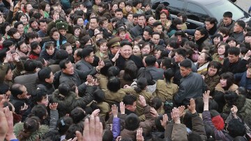 Ο Κιμ Γιονγκ-Ουν «κουνάει το δάχτυλο» στις ΗΠΑ