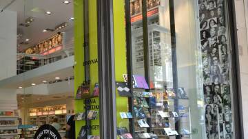 Ένταση έξω από το βιβλιοπωλείο Ιανός