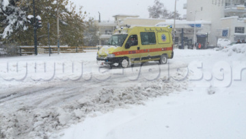 Πρωτοφανής κακοκαιρία στο Βόλο: Μέχρι τη θάλασσα στο ένα μέτρο το χιόνι