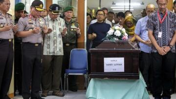 AirAsia: Αναγνωρίστηκε το πρώτο θύμα της μοιραίας πτήσης