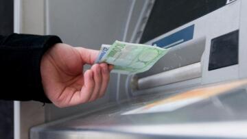 Die Welt: Οι Έλληνες απέσυραν 2,5 δισ. καταθέσεις μόνο το Δεκέμβριο