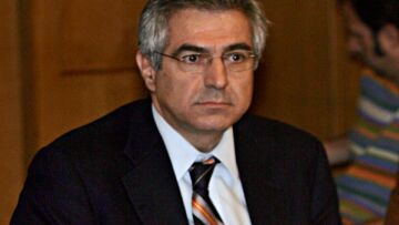 Παραιτήθηκε από το ΠΑΣΟΚ ο Καρχιμάκης για να συνταχθεί με τον Παπανδρέου