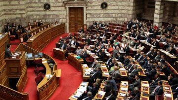 Σύγκρουση ΝΔ και ΣΥΡΙΖΑ για τον ρόλο των βουλευτών