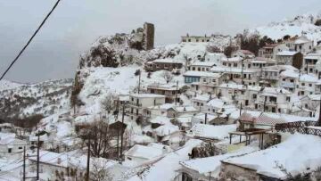Στα λευκά και η Σαμοθράκη