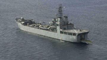 Το αρματαγωγό «Σάμος» και ελικόπτερο NH-90  στέλνει στην Τήνο ο Δένδιας 