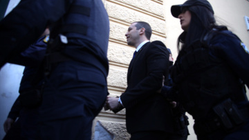 Στην Ευελπίδων ο Κασιδιάρης για τη δίκη κατά της «Εφημερίδας των Συντακτών»