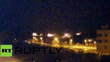 Βίντεο: Η νύχτα έγινε ημέρα από τους βομβαρδισμούς στο Ντονέτσκ