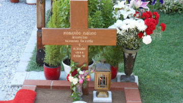 Εκατοντάδες πιστών συρρέουν για να προσκυνήσουν τον τάφο του Παΐσιου