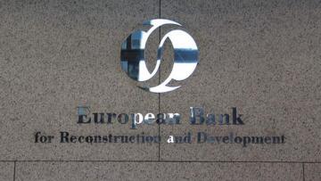 Ευρωπαϊκή Τράπεζα Ανασυγκρότησης: Δεν έχουμε αποφασίσει ακόμα για «πάγωμα» στην Ελλάδα