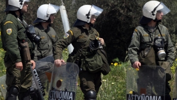 ΣΥΡΙΖΑ προς αστυνομικούς: Δεν θα σας αφοπλίσουμε, ψηφίστε χωρίς φόβο