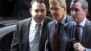 Τρόικα: Στην Αθήνα τα μόνιμα κλιμάκια - «Καμπανάκι» Χαρδούβελη για εκτροχιασμό