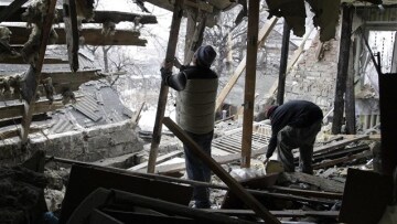 Ουκρανία: Δεκατρείς νεκροί από ρίψη οβίδας σε στάση τρόλεϊ 