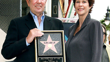 Σύζυγος μεγαλοπαραγωγού του Χόλιγουντ αποκαλύπτει: «Με βίασε ο Μπιλ Κόσμπι»