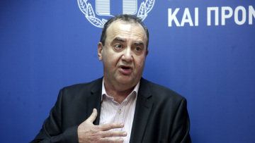 «Παγώνει» τις μειώσεις κύριων και επικουρικών συντάξεων ο Στρατούλης  