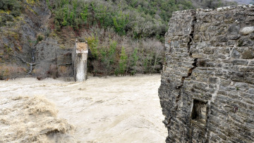 O αλευροβιομήχανος Λούλης αναλαμβάνει μέρος της αποκατάστασης του γεφυριού στην Πλάκα