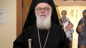 Αρχιεπίσκοπος Αναστάσιος: Ο ιεράρχης δεν μπορεί να αναλάβει πολιτικές θέσεις