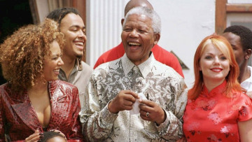 Telegraph: Οι πιο κακοντυμένοι πολιτικοί - Πρώτος ο Βαρουφάκης 