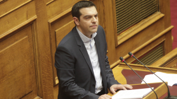 Τα δάκρυα του Τσίπρα - Ζήτησε να μείνει για λίγο μόνος του μετά την ομιλία